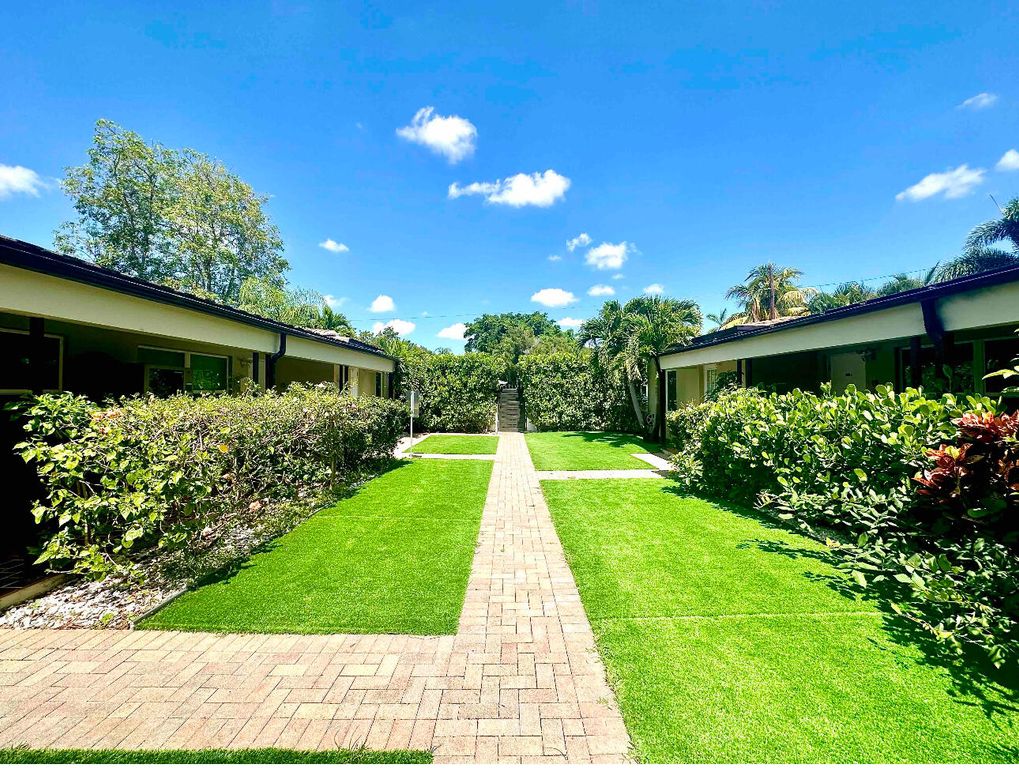 626 NE 17th Way, Fort Lauderdale, FL 33304