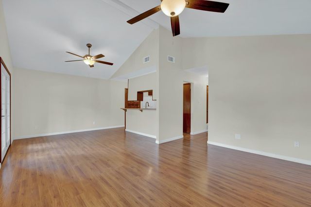 1685 LAKEVIEW DR, Canyon Lake, TX 78133