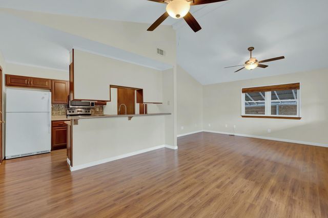 1685 LAKEVIEW DR, Canyon Lake, TX 78133