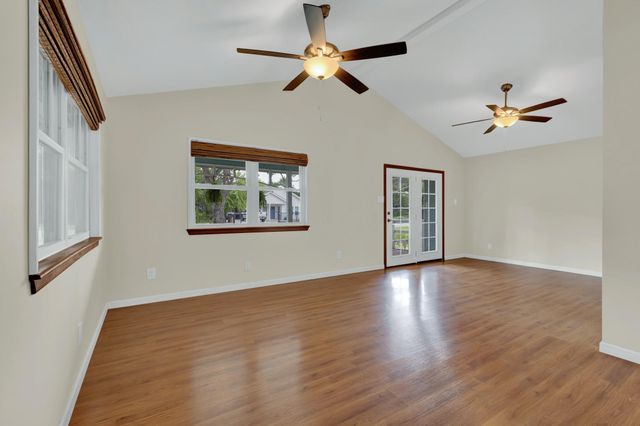 1685 LAKEVIEW DR, Canyon Lake, TX 78133