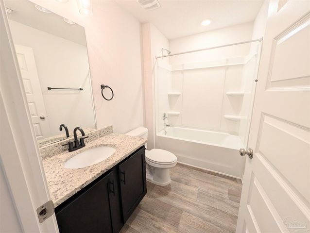 7516 Oak Lake Blvd, Pensacola, FL 32526