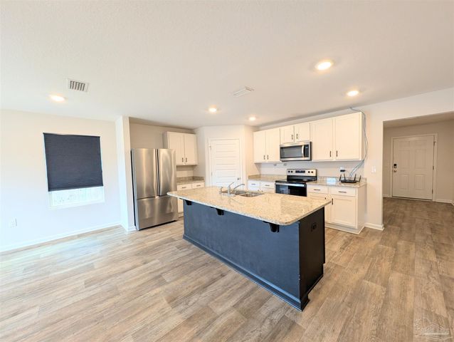 7516 Oak Lake Blvd, Pensacola, FL 32526