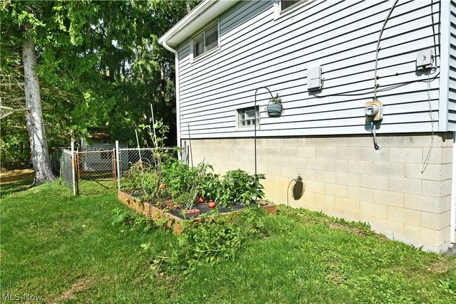 884 Keefer Road, Girard, OH 44420