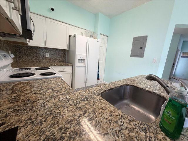810 NE 212th Terrace 2, Miami, FL 33179