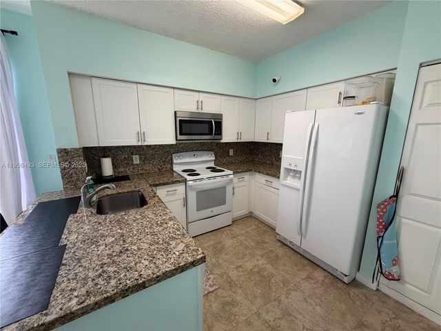 810 NE 212th Terrace 2, Miami, FL 33179