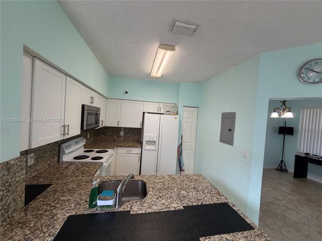 810 NE 212th Terrace 2, Miami, FL 33179