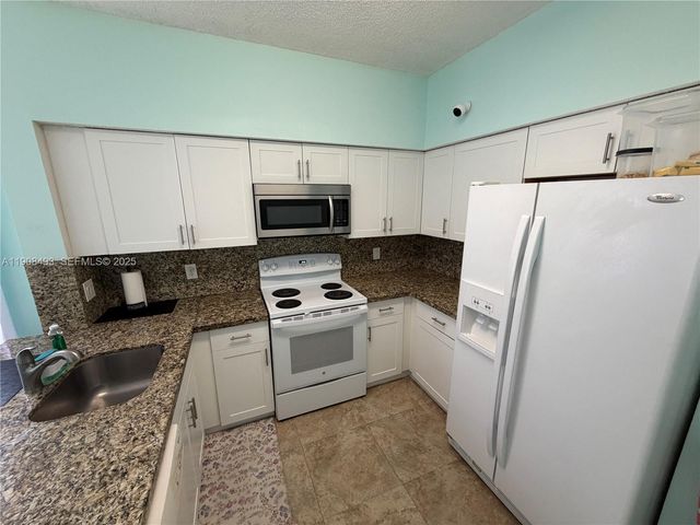 810 NE 212th Terrace 2, Miami, FL 33179