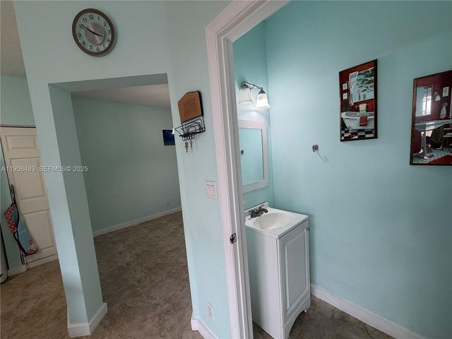 810 NE 212th Terrace 2, Miami, FL 33179
