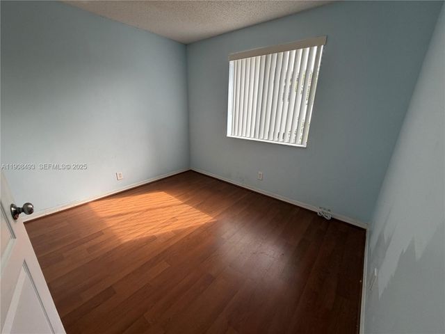 810 NE 212th Terrace 2, Miami, FL 33179