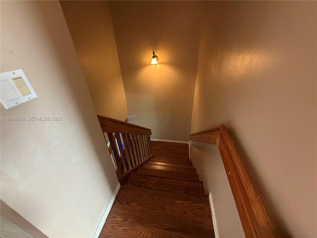 810 NE 212th Terrace 2, Miami, FL 33179