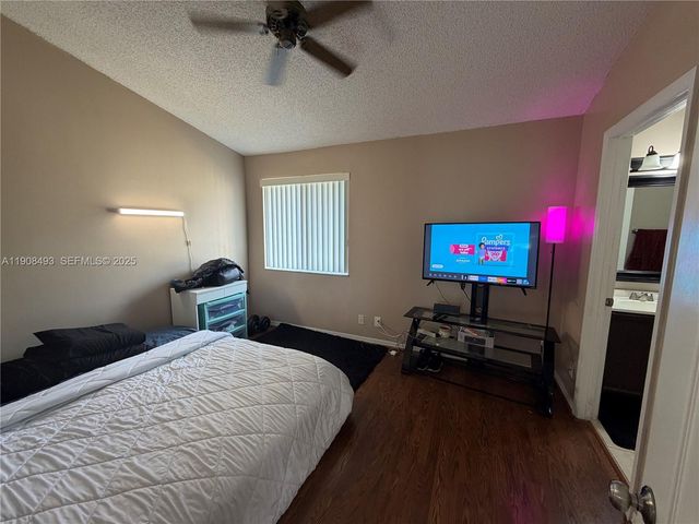 810 NE 212th Terrace 2, Miami, FL 33179