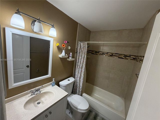 810 NE 212th Terrace 2, Miami, FL 33179