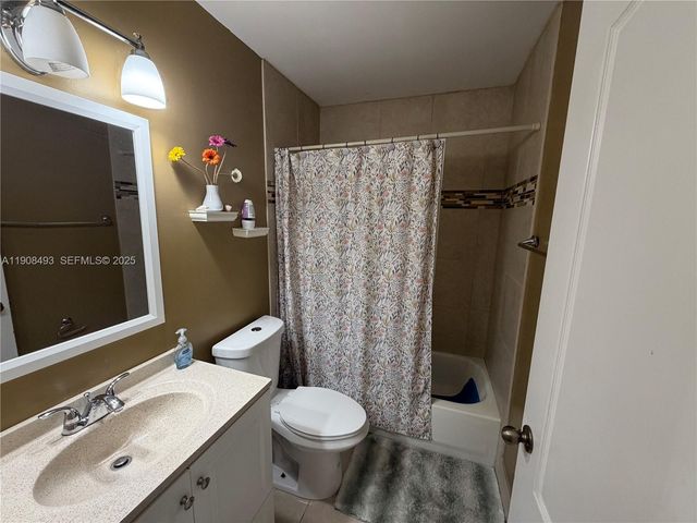 810 NE 212th Terrace 2, Miami, FL 33179