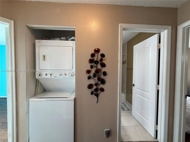 810 NE 212th Terrace 2, Miami, FL 33179