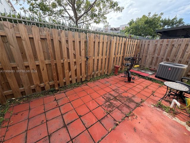 810 NE 212th Terrace 2, Miami, FL 33179