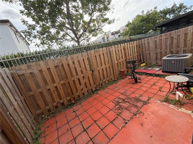 810 NE 212th Terrace 2, Miami, FL 33179