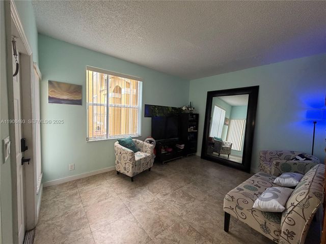810 NE 212th Terrace 2, Miami, FL 33179