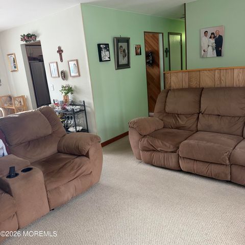 932 Alden Drive, Toms River, NJ 08753