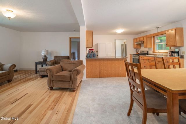 1129 Meadowdale Road, Guilderland, NY 12009