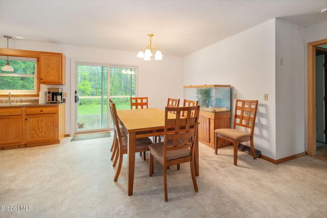 1129 Meadowdale Road, Guilderland, NY 12009