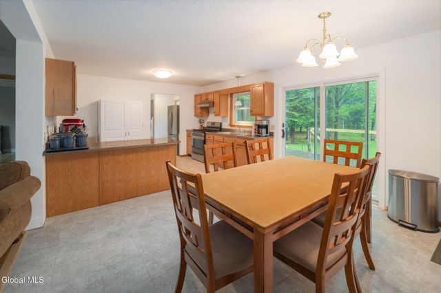 1129 Meadowdale Road, Guilderland, NY 12009