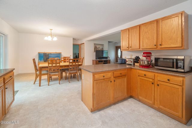 1129 Meadowdale Road, Guilderland, NY 12009