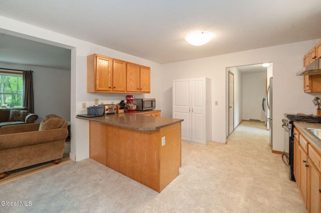 1129 Meadowdale Road, Guilderland, NY 12009