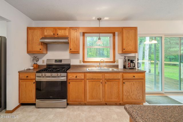 1129 Meadowdale Road, Guilderland, NY 12009