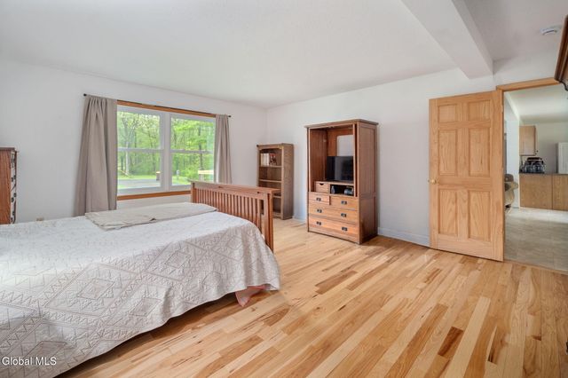1129 Meadowdale Road, Guilderland, NY 12009