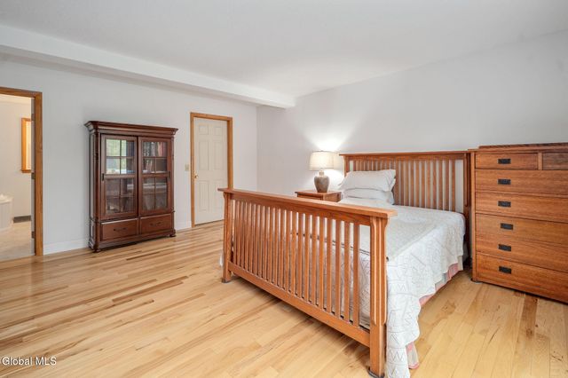 1129 Meadowdale Road, Guilderland, NY 12009