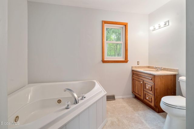 1129 Meadowdale Road, Guilderland, NY 12009