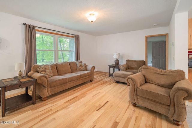 1129 Meadowdale Road, Guilderland, NY 12009