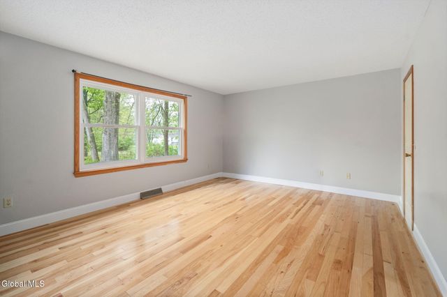 1129 Meadowdale Road, Guilderland, NY 12009