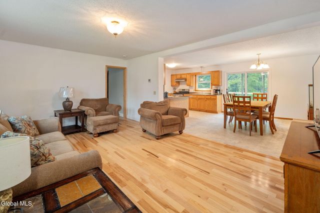 1129 Meadowdale Road, Guilderland, NY 12009