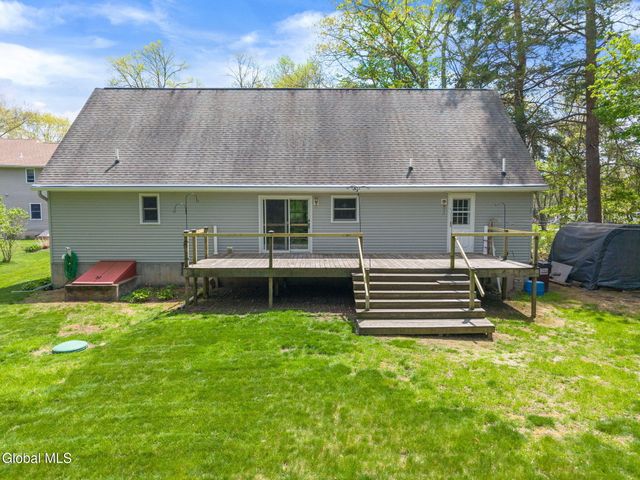 1129 Meadowdale Road, Guilderland, NY 12009