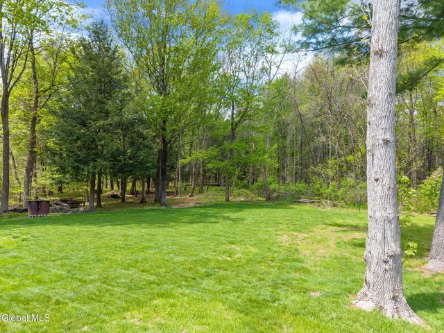 1129 Meadowdale Road, Guilderland, NY 12009
