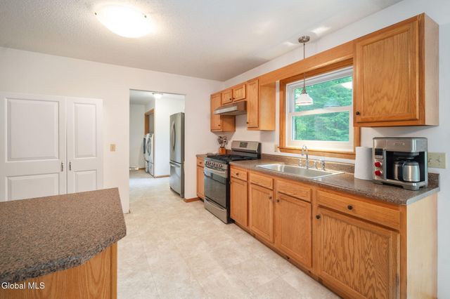 1129 Meadowdale Road, Guilderland, NY 12009