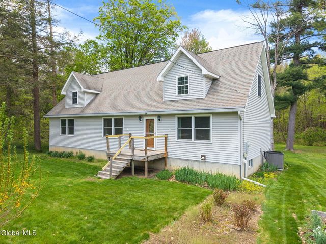 1129 Meadowdale Road, Guilderland, NY 12009