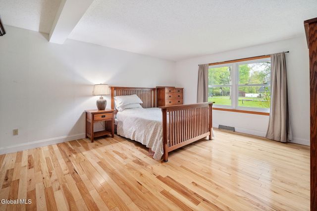 1129 Meadowdale Road, Guilderland, NY 12009