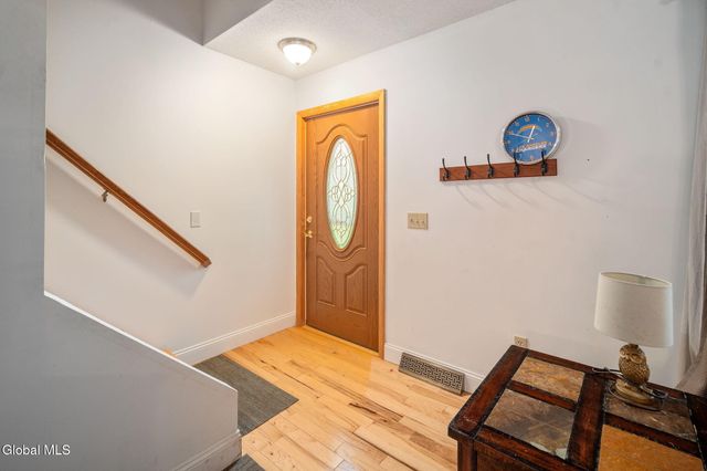1129 Meadowdale Road, Guilderland, NY 12009