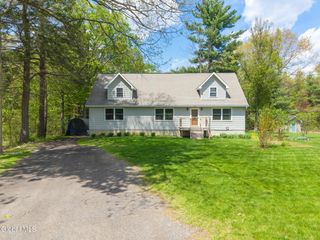 1129 Meadowdale Road, Guilderland, NY 12009