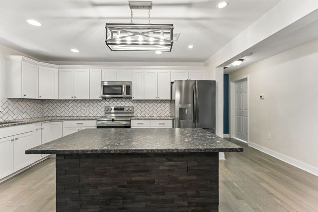 718 Kimmins St, Hohenwald, TN 38462