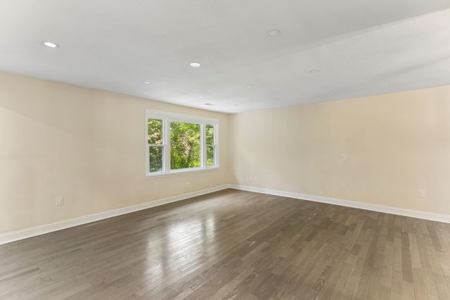 718 Kimmins St, Hohenwald, TN 38462