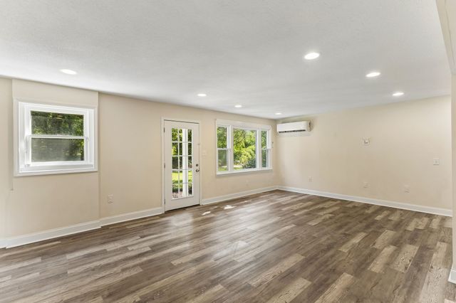 718 Kimmins St, Hohenwald, TN 38462