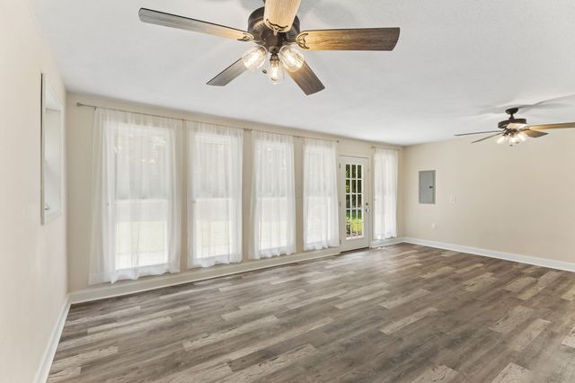 718 Kimmins St, Hohenwald, TN 38462