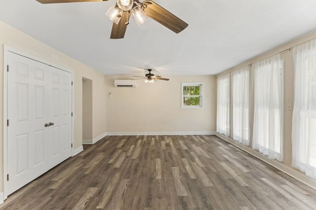 718 Kimmins St, Hohenwald, TN 38462