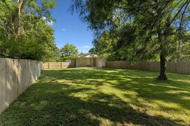 718 Kimmins St, Hohenwald, TN 38462