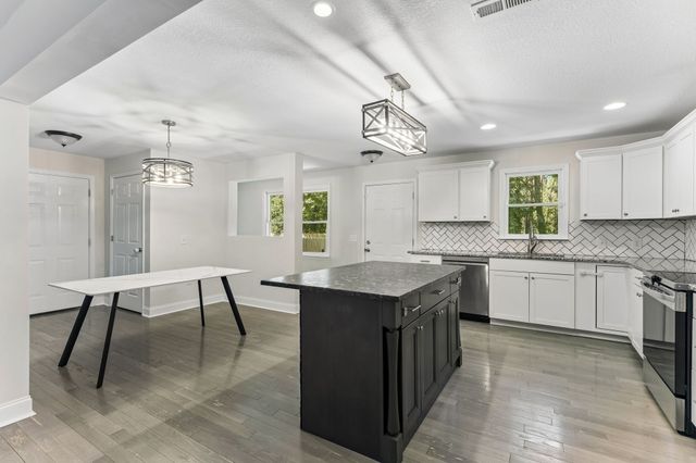 718 Kimmins St, Hohenwald, TN 38462