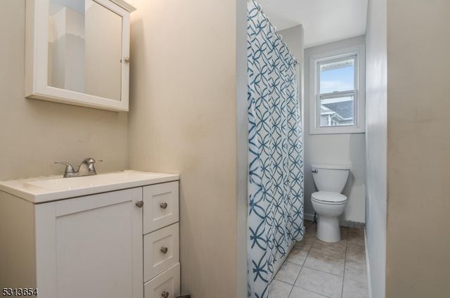 66 Carpenter St 2, Milford Boro, NJ 08848