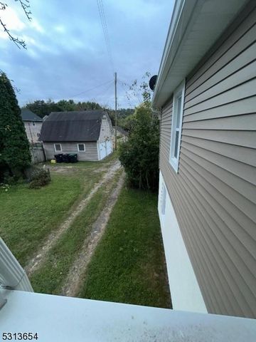 66 Carpenter St 2, Milford Boro, NJ 08848